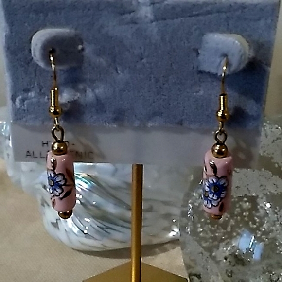 VINTAGE Earrings / Elcelera Pierced Earrings Ceramic Bead / NEW on Original Card - Picture 4 of 13